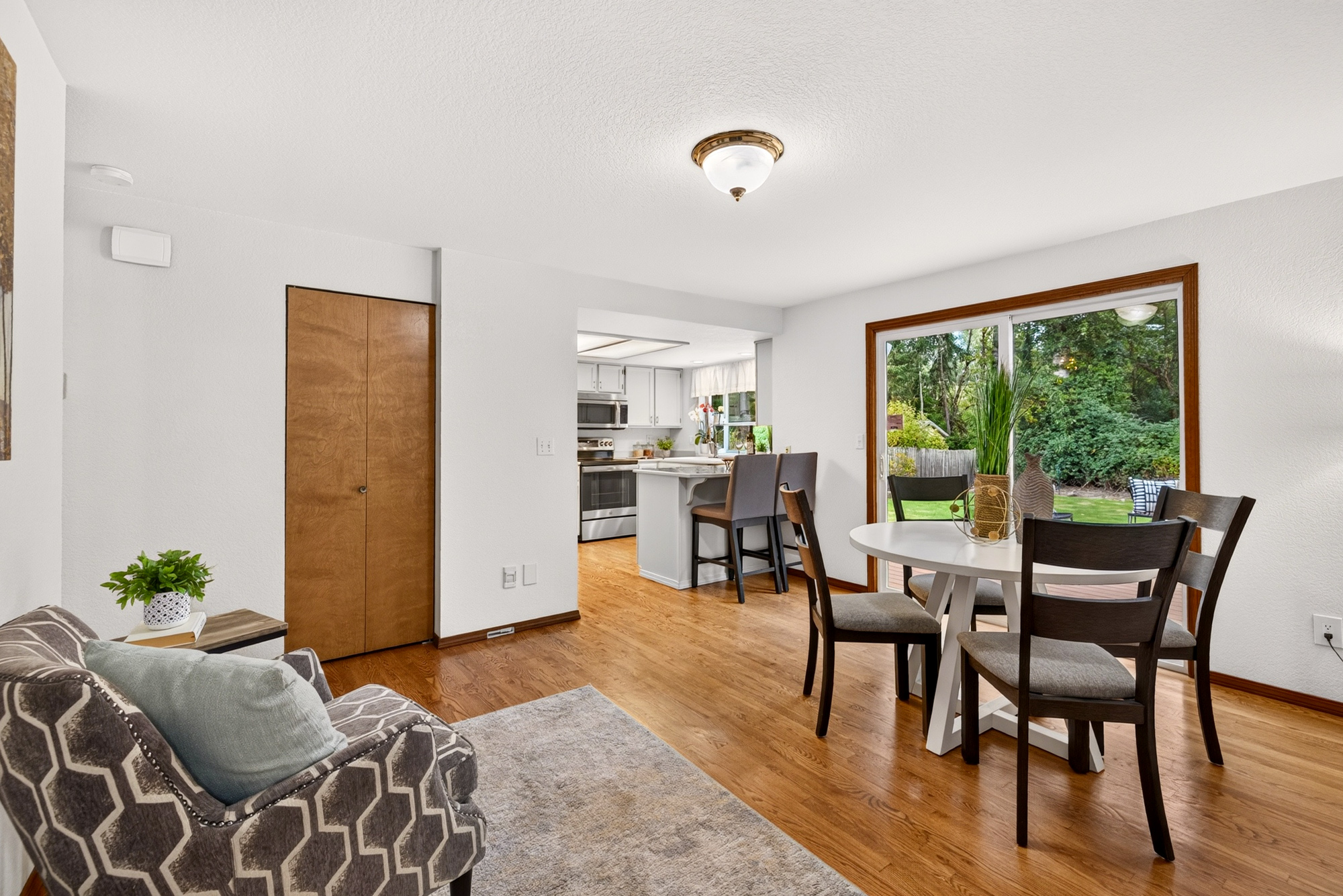 PENDING! 13712 176th Ave NE, Redmond